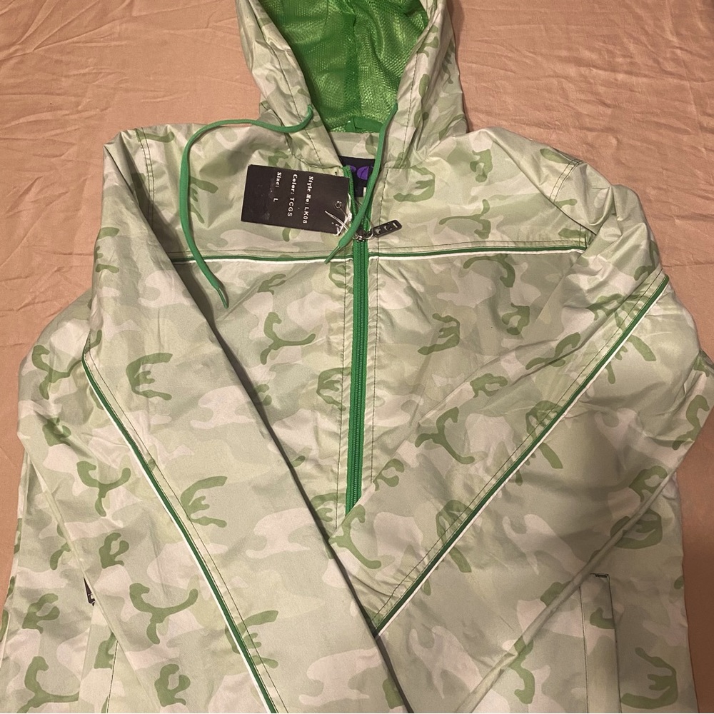 Women Windbreaker , size Large, camo Green